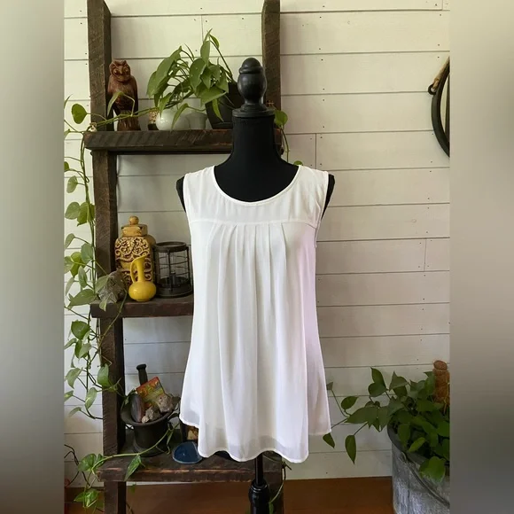 Timeson: White Sleeveless Pleated Blouse - Picture 4 of 16